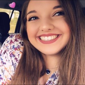 Meet your Posher, Courtney